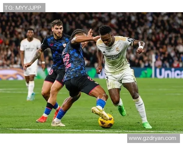 西甲焦点战拜仁逆转皇马争议判罚引发全场热议